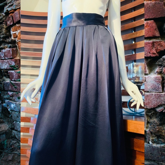 CARMEN MARC VALVO Navy Blue Pants - Picture 2 of 7